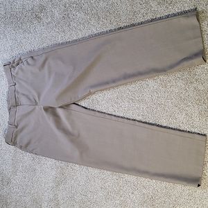 Van Heusen traveler dress pants. Size 34x32.